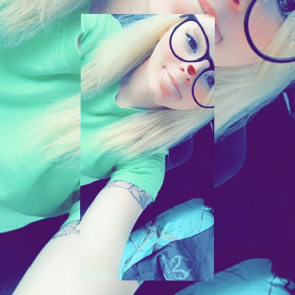 Meet your Posher, Carliee - Picture 1 of 1